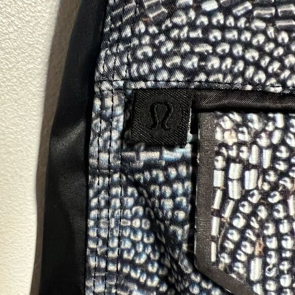 Lululemon Rise & Shine Trouser
Bead Envy Silver Spoon Multi / Black Sz 4 - Picture 10 of 10